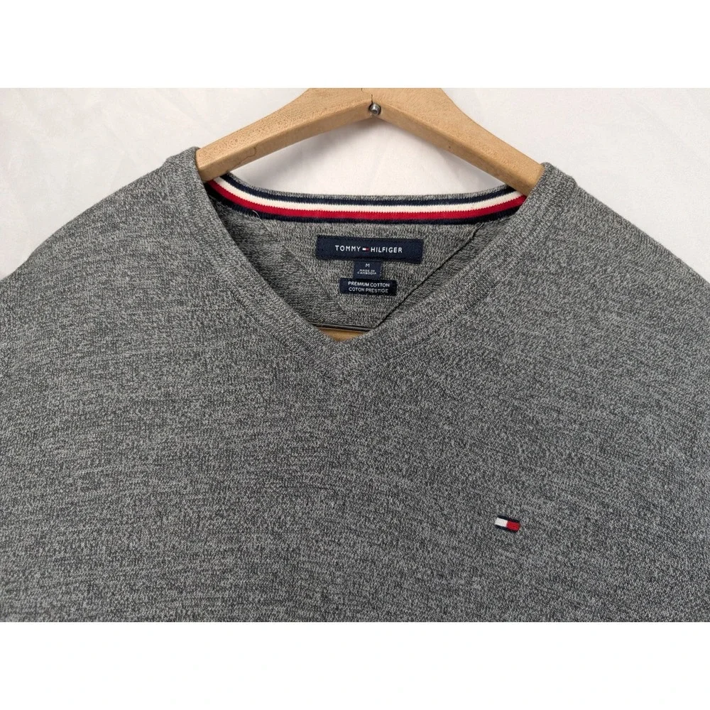 Tommy Hilfiger Knit M Gray Sweater Soft Comfort Cotton Pullover Embroidered Logo